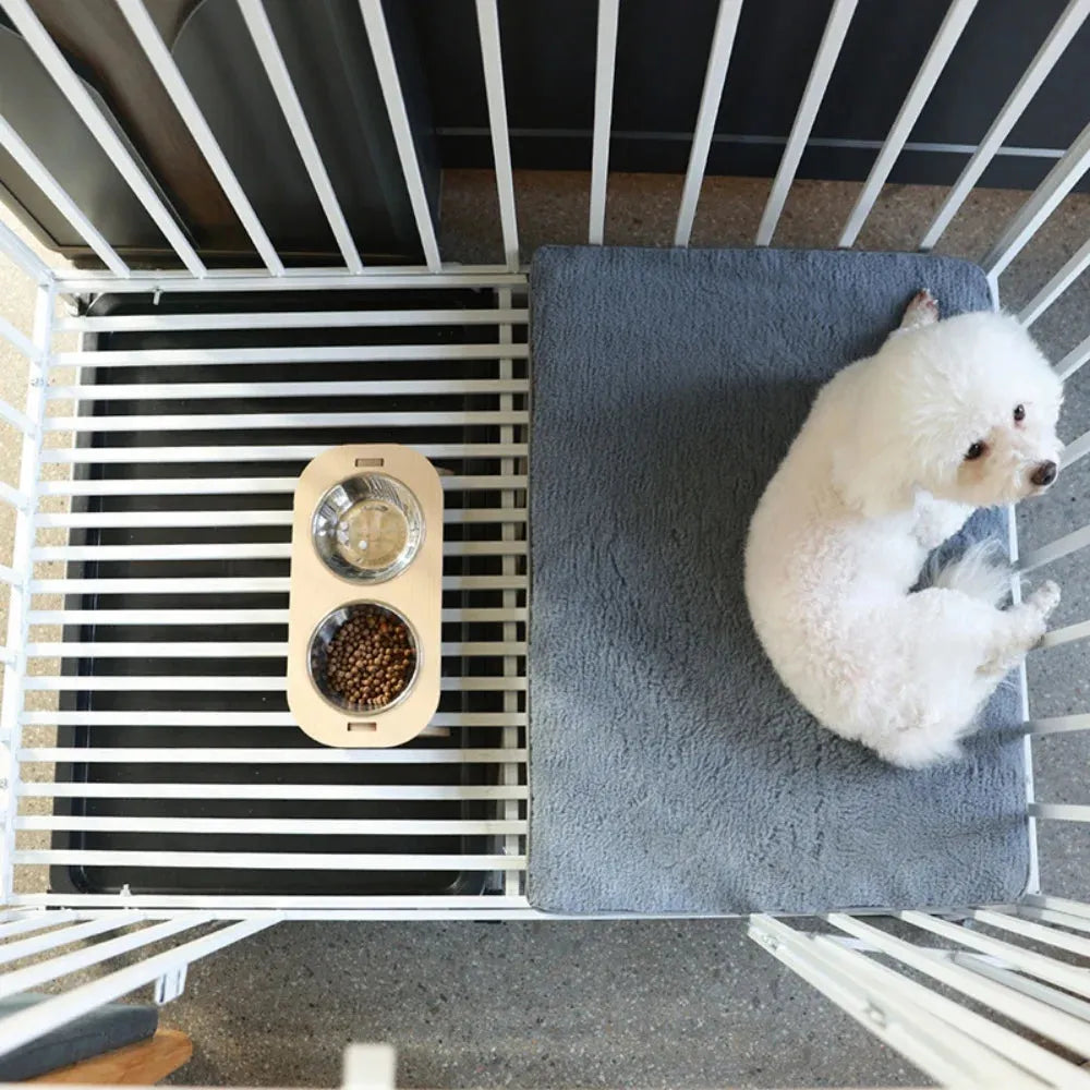 Coussin matelas chauffant gris dans un enclos