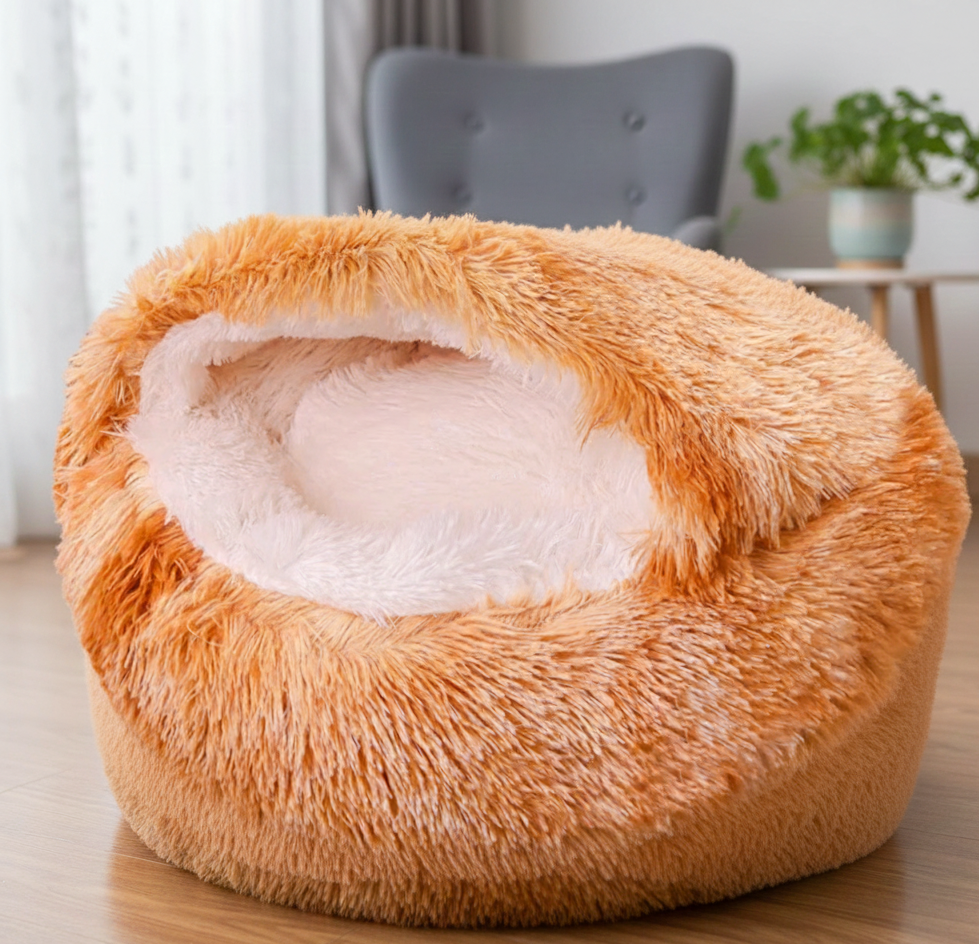 coussin chat chauffant naturellement de couleur orange dans une pièce