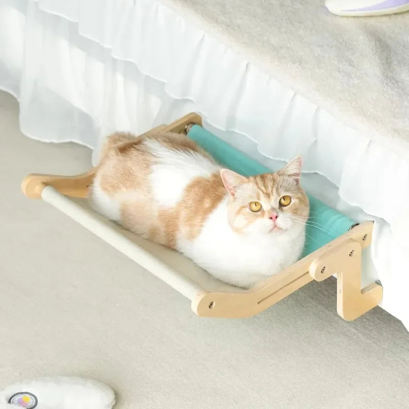 Hamac pour radiateur pour chat bleu avec un chat dessus